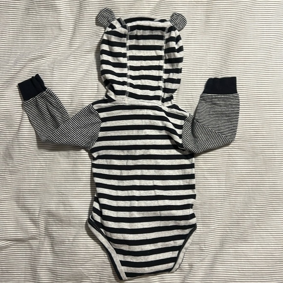 Carter's Black and Heatherd Gray Onesie/Bodysuit - Picture 4 of 4